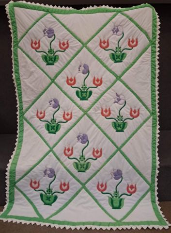 Quilt - Needle turn hand applique vintage quilt 70 x 102