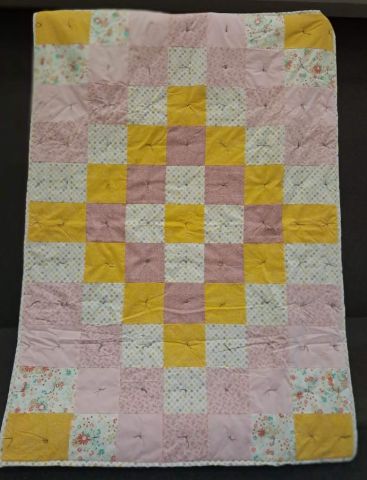 Comforter - pink and yellow 60 x 80