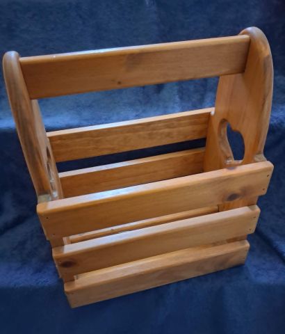 Oak magazine rack wtih heart
