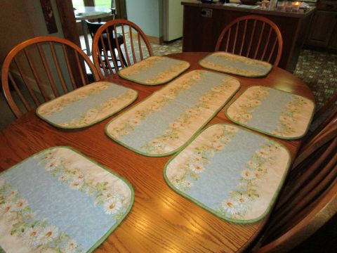 Table runner - preprinted daisies with matching placemats.  Machine quilted.